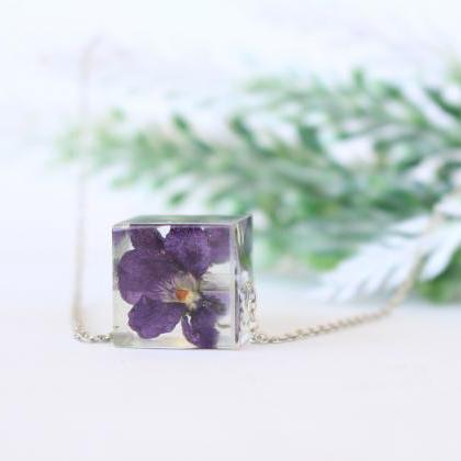 Real violet necklace, real flower r..