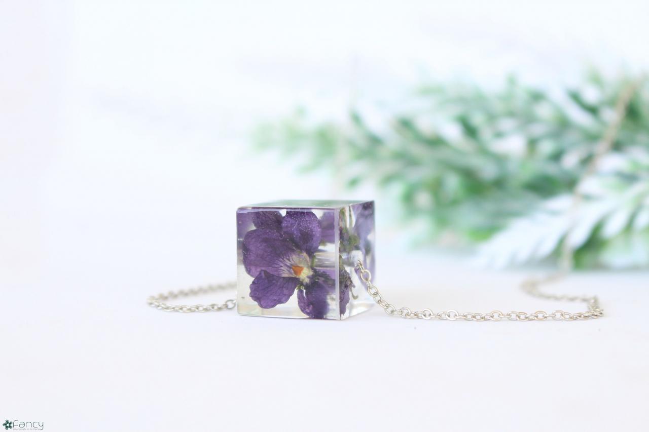 Real violet necklace, real flower resin necklace, dried violet flowers, violet jewellery, unique gifts for her, purple resin necklace cube