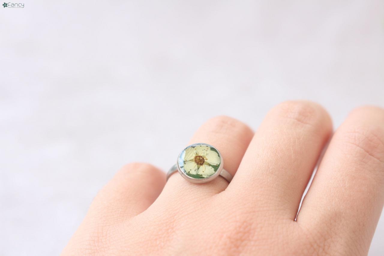 Real Flower Ring - Unique Rings - Minimalist Ring Resin - Resin Rings - Adjustable Ring For Woman - Green And White Ring - Pressed Flowers