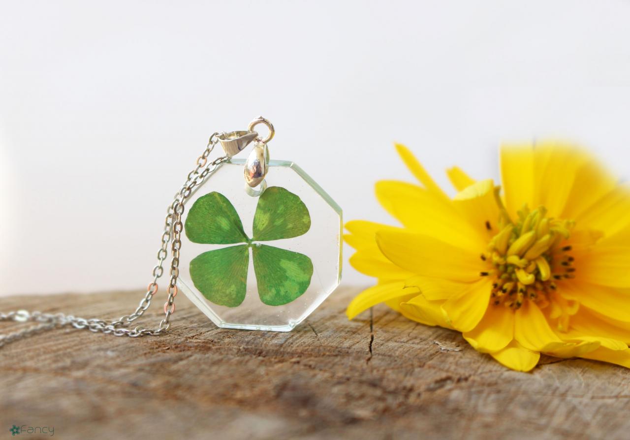 Four Leaf Clover Necklace Resin, Green Clover Jewelry, Lucky Necklace Gift, Friend Gift For Woman, Pressed Flower Necklace Green Resin