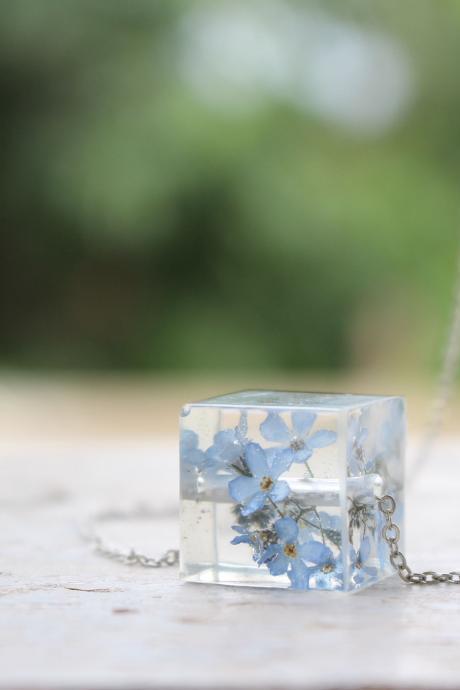 Forget me not resin necklace, cube necklace silver resin, geometric necklace with blue flowers, real flower jewellery, real flower gifts