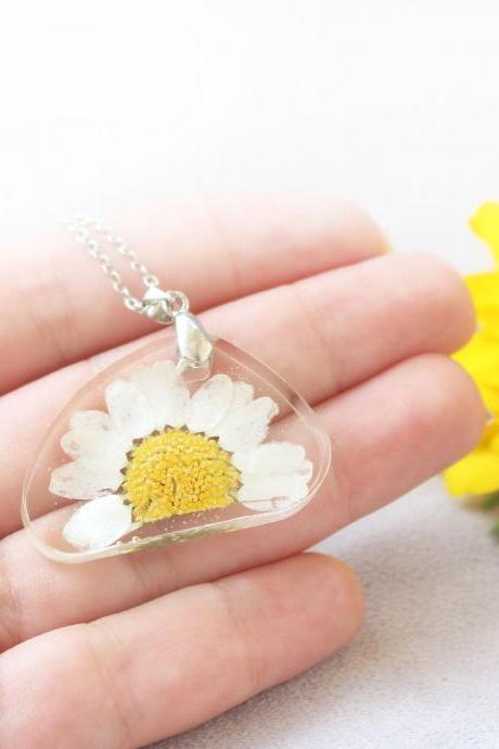 Real daisy necklace, pressed flower necklace, daisy terrarium necklace, sister gifts, botanical resin jewelry, Armenian jewelry