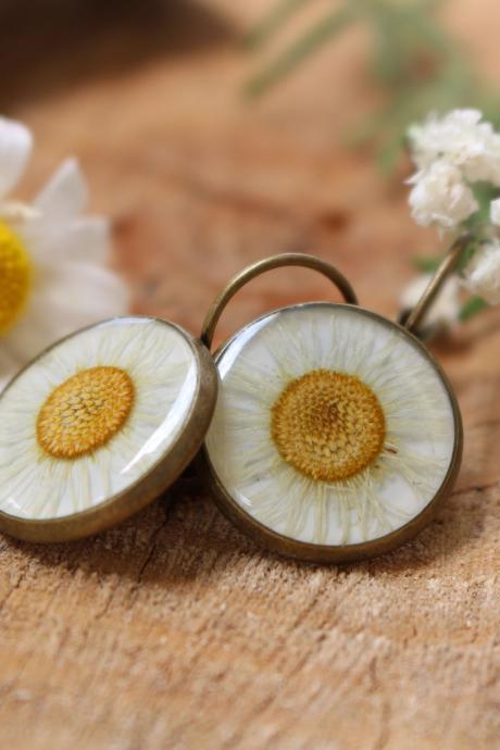 Daisy Earrings White , Real Dried Flowers , Daughter Earring, Gift For Her, Yellow Jewelry , Gift For A Woman Birthday , Pressed Flowers